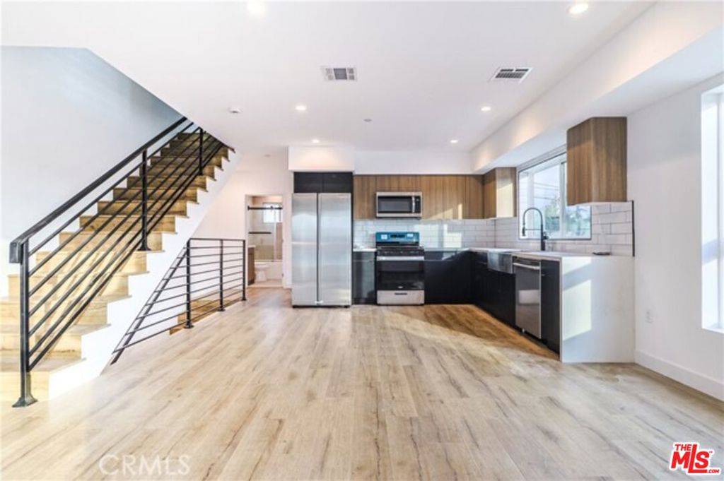 North Hollywood, CA 91601,10810 Hesby ST