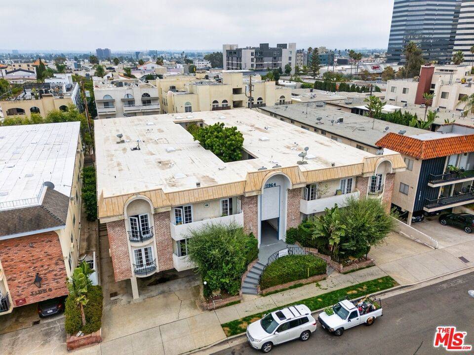 Los Angeles, CA 90049,11964 Kiowa AVE