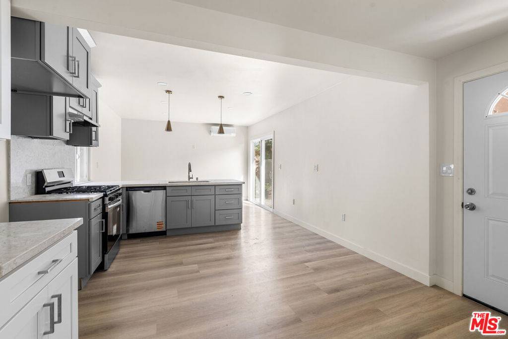 Lynwood, CA 90262,11243 Hulme AVE