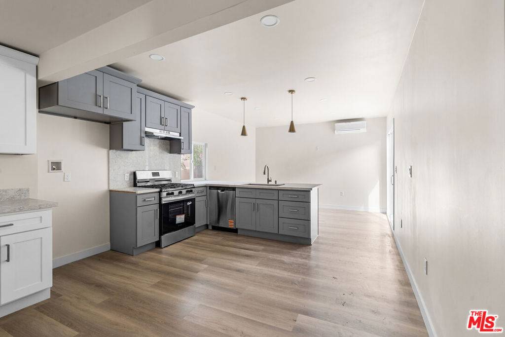 Lynwood, CA 90262,11243 Hulme AVE