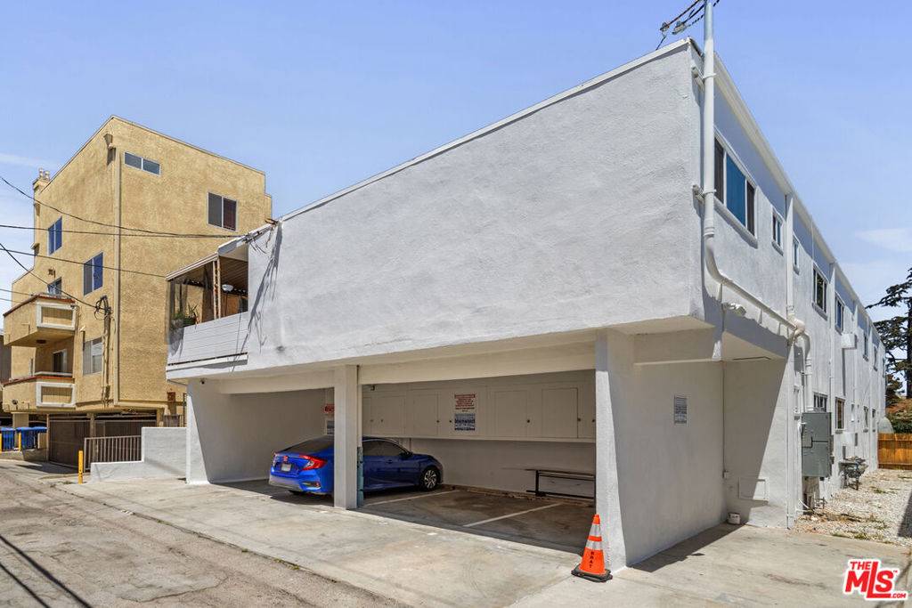 Los Angeles, CA 90025,1433 Brockton AVE