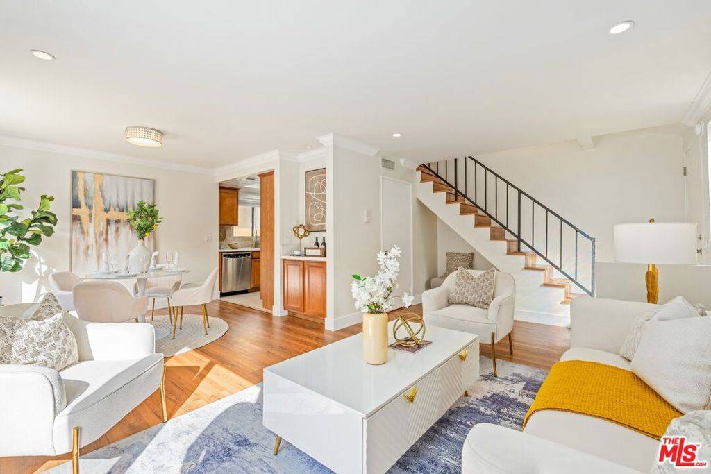 Los Angeles, CA 90025,1716 Brockton AVE #101