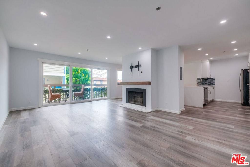 Redondo Beach, CA 90277,230 S Catalina AVE #102