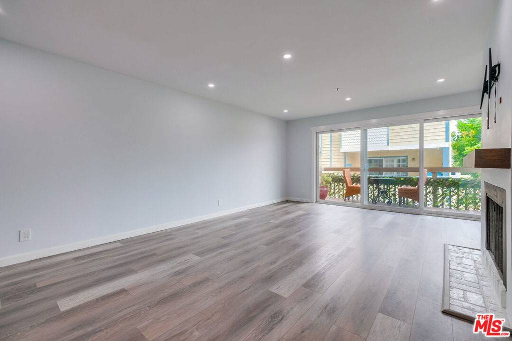 Redondo Beach, CA 90277,230 S Catalina AVE #102