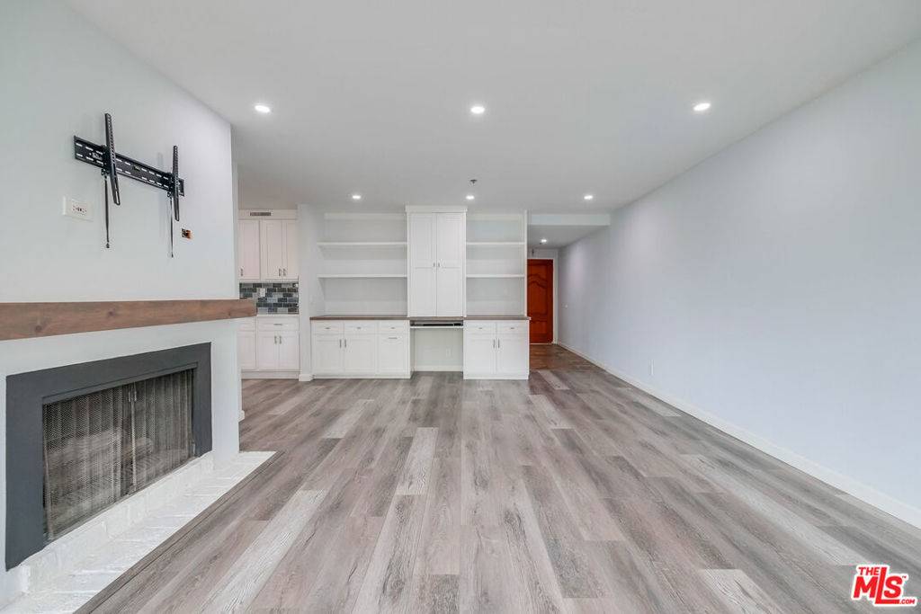 Redondo Beach, CA 90277,230 S Catalina AVE #102