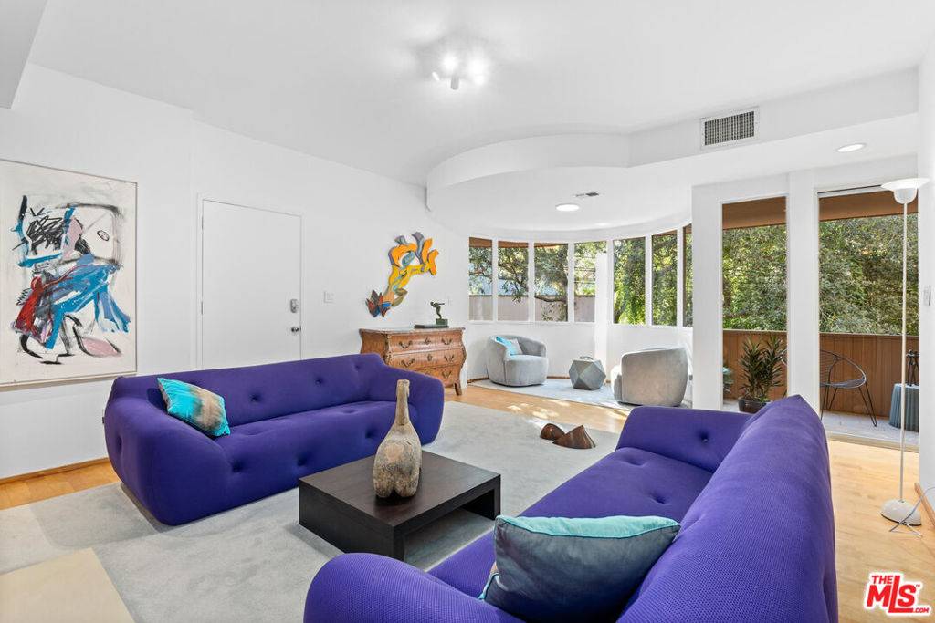 Beverly Hills, CA 90210,10045 Reevesbury DR