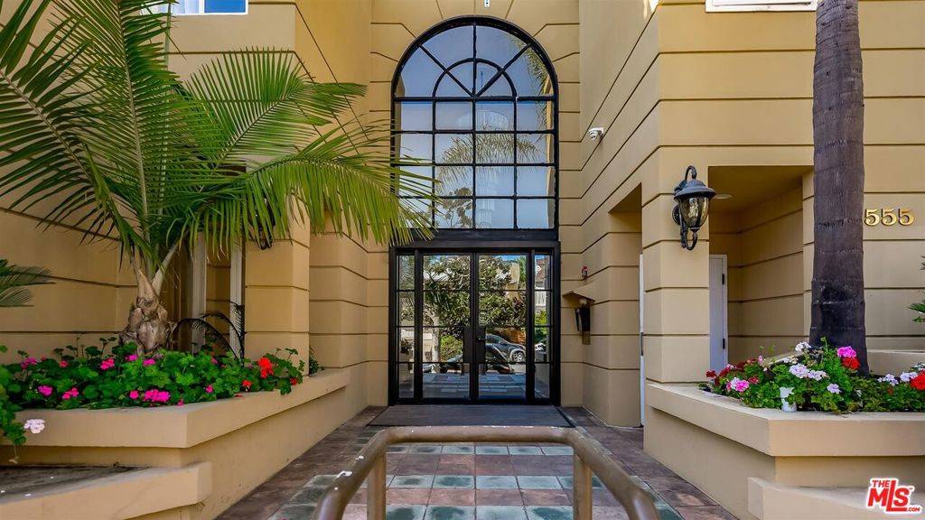 Los Angeles, CA 90024,10555 ASHTON AVE #201