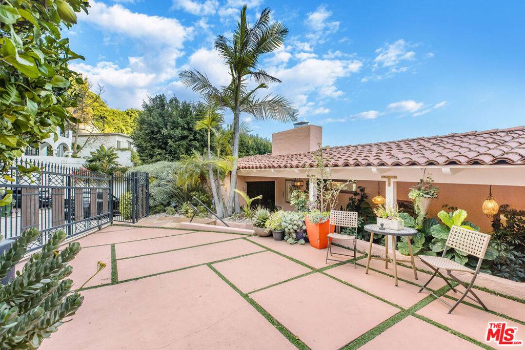 Los Angeles, CA 90069,1641 N Crescent Heights BLVD