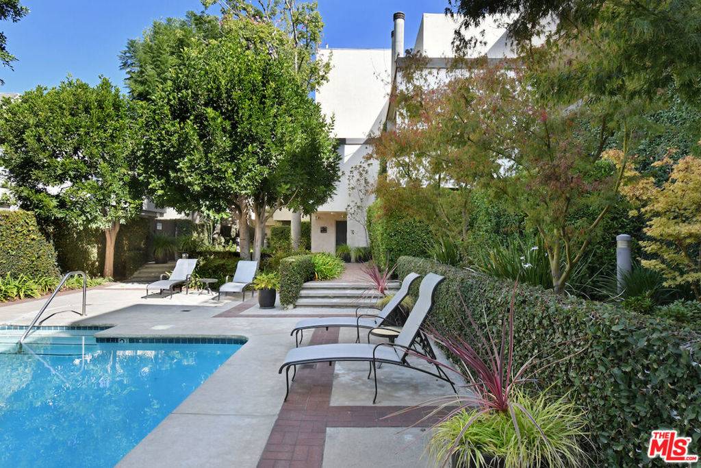 Los Angeles, CA 90049,11687 Bellagio RD #3