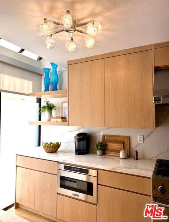 Santa Monica, CA 90403,817 5th ST #B