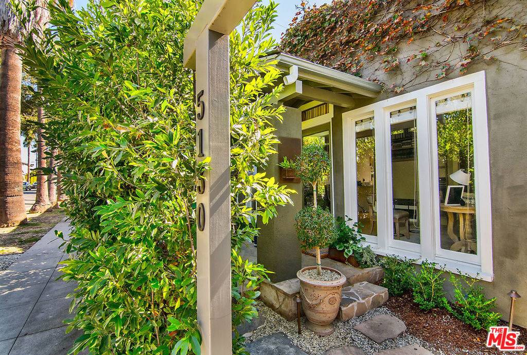 Los Angeles, CA 90004,5130 Raleigh ST