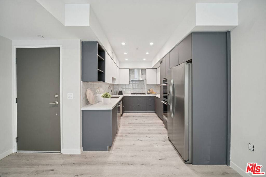 Los Angeles, CA 90035,1051 S Corning ST #102