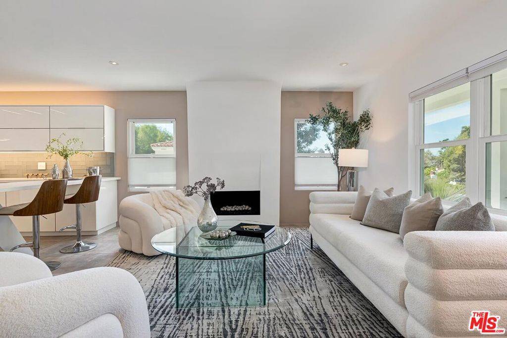 Los Angeles, CA 90068,3125 Lindo ST