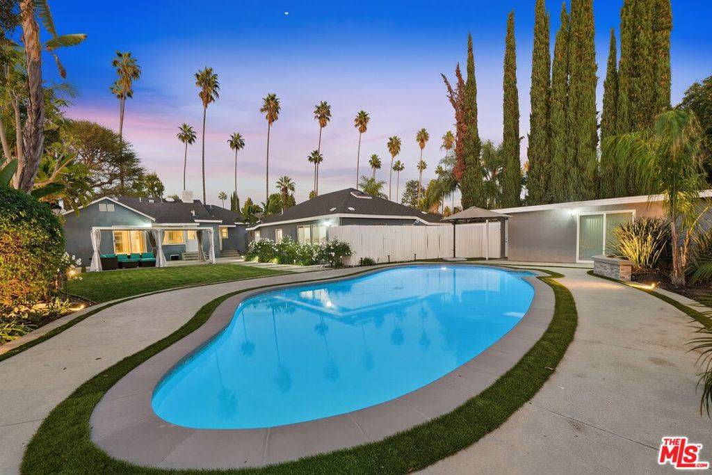 Van Nuys, CA 91411,15040 Hamlin ST