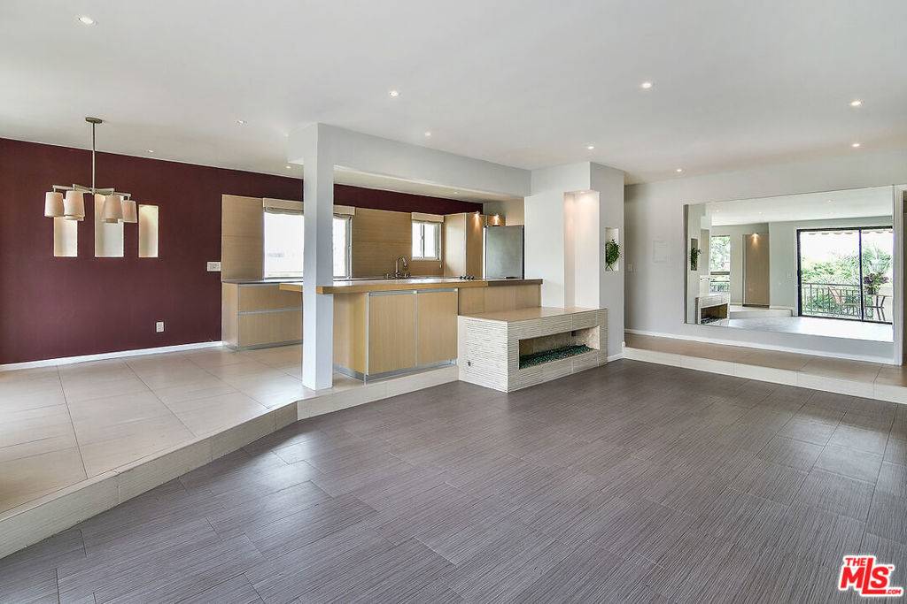 Los Angeles, CA 90049,11920 DOROTHY ST #302