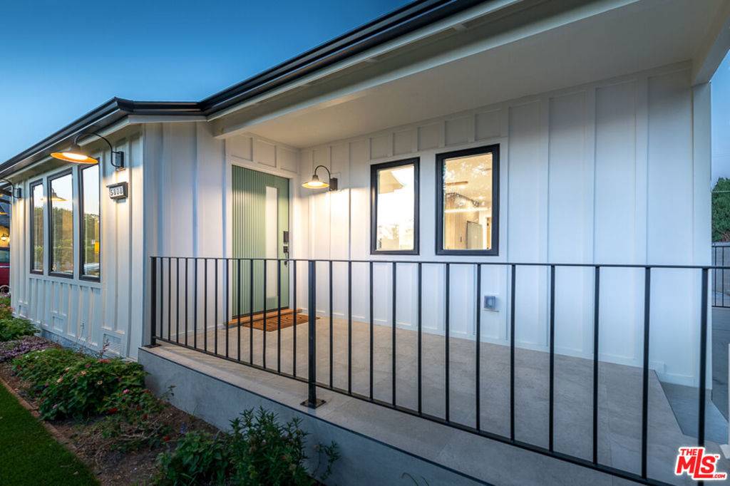 North Hollywood, CA 91601,5808 Irvine AVE