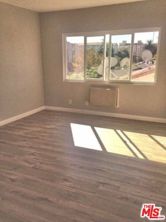 Los Angeles, CA 90026,233 N PARK VIEW ST #3