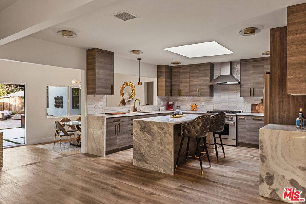 Woodland Hills, CA 91364,4430 Natoma AVE