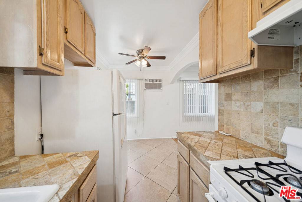 West Hollywood, CA 90069,710 Westmount #A