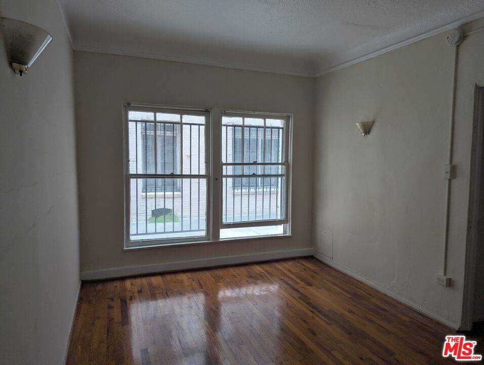 Los Angeles, CA 90036,657 S COCHRAN AVE