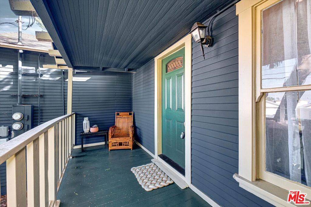 Los Angeles, CA 90039,2100 Whitmore AVE