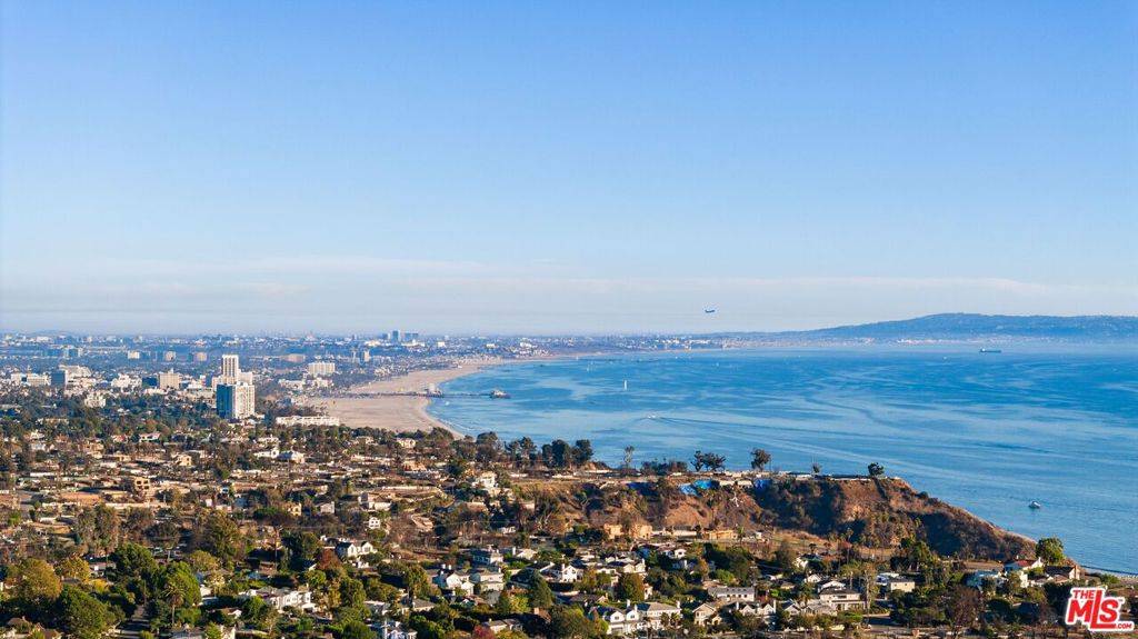 Pacific Palisades, CA 90272,906 Glenhaven DR