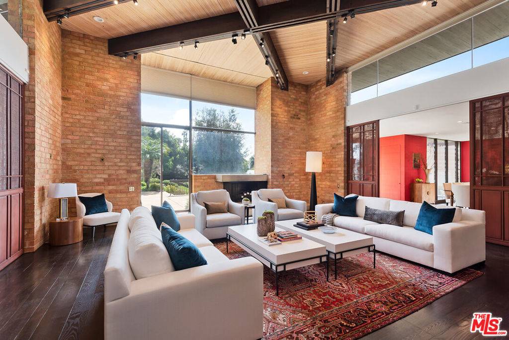 Beverly Hills, CA 90210,1018 SUMMIT DR