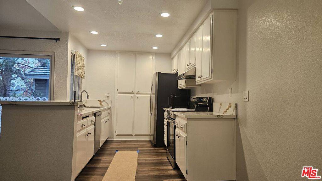 Inglewood, CA 90305,3851 Amberly DR #G