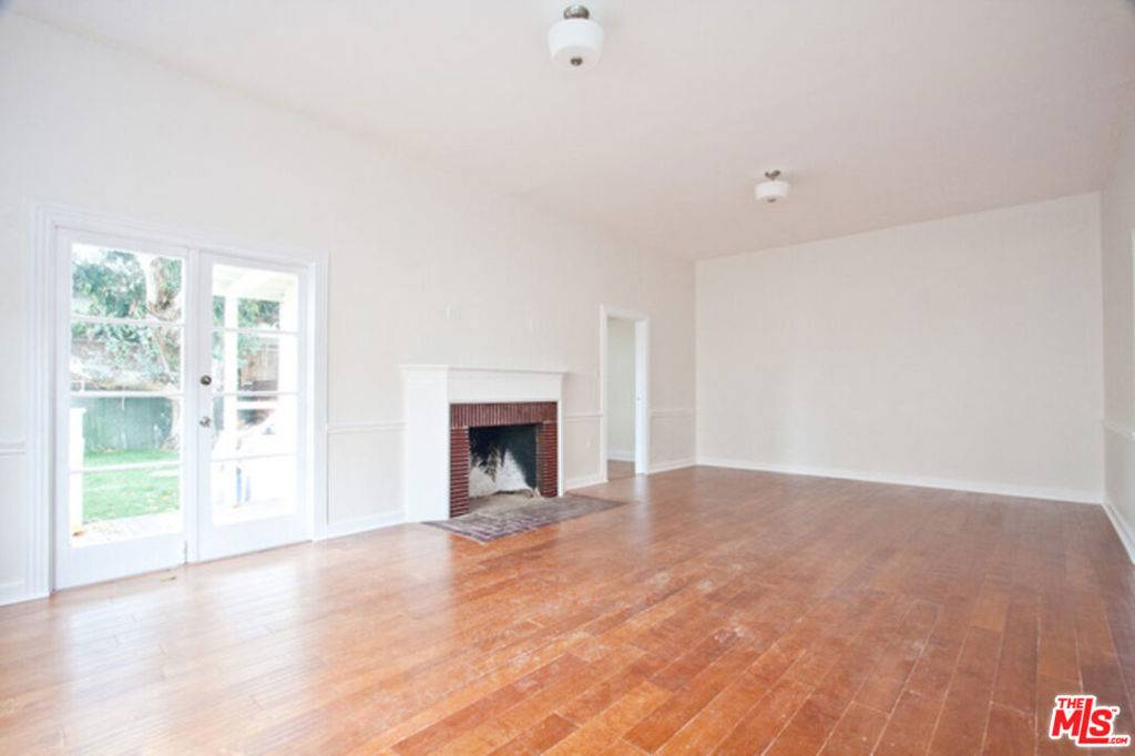 Santa Monica, CA 90405,153 Hollister AVE