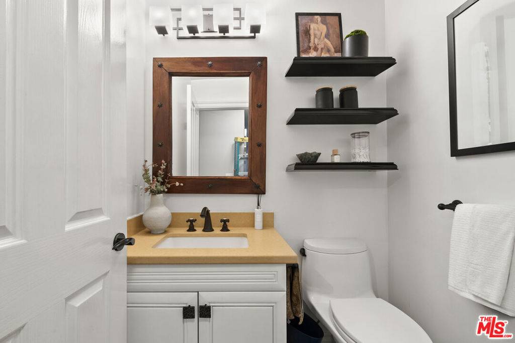 Santa Monica, CA 90403,830 17th ST #2