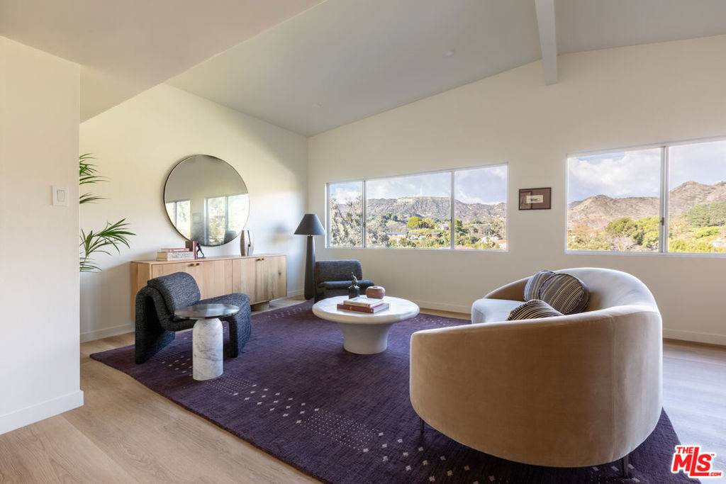 Los Angeles, CA 90068,5661 Spreading Oak DR