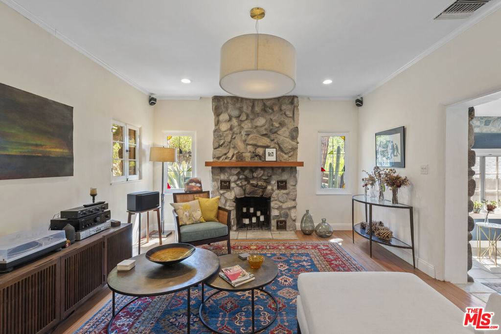 Burbank, CA 91501,840 Country Club DR