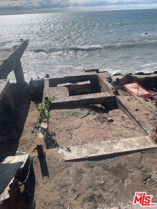 Malibu, CA 90265,20840 Pacific Coast HWY