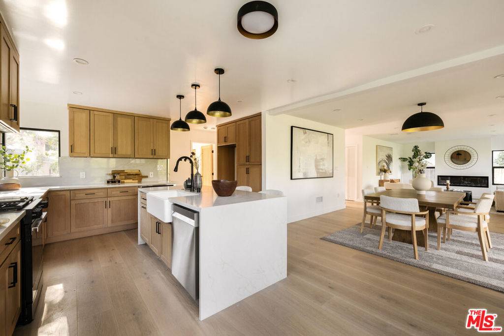 Studio City, CA 91604,3744 Vineland AVE