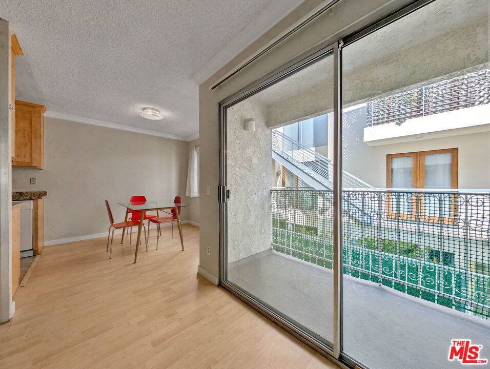 Santa Monica, CA 90401,1538 11th ST #4