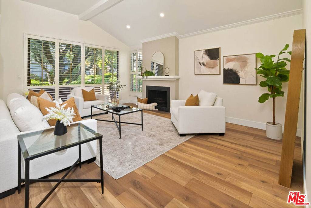 Woodland Hills, CA 91367,5711 Owensmouth AVE #131