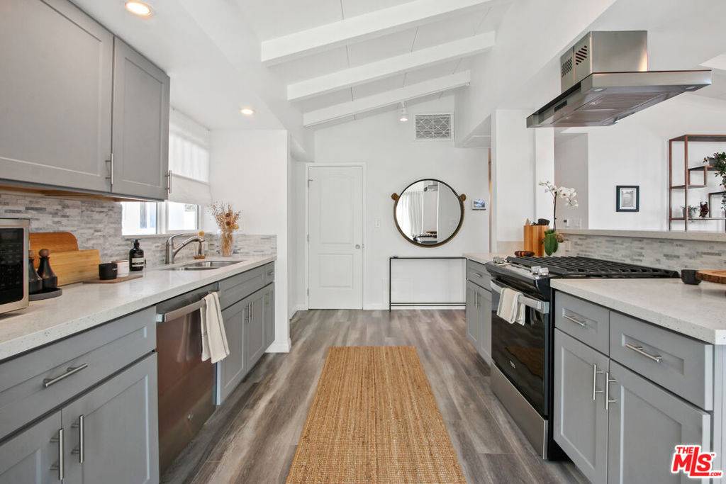 Reseda, CA 91335,6440 Rhea AVE