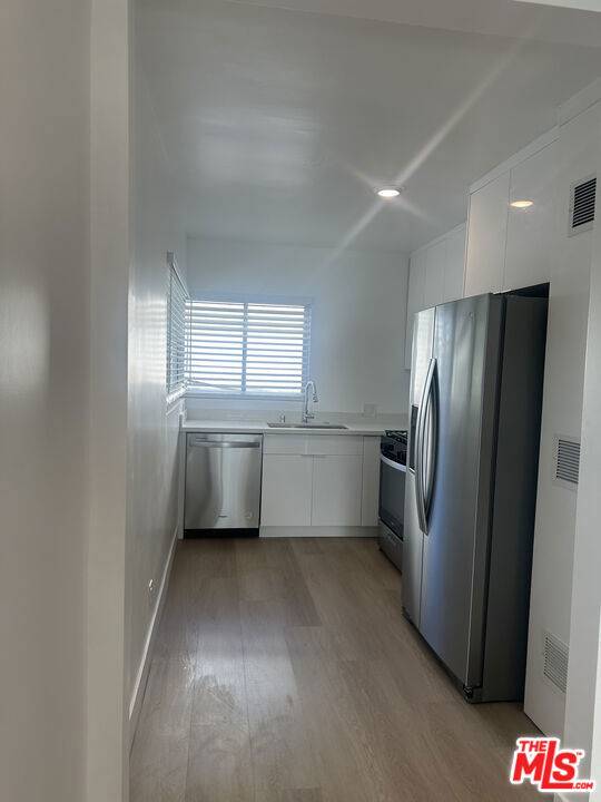 Beverly Hills, CA 90211,228 S Doheny DR #2