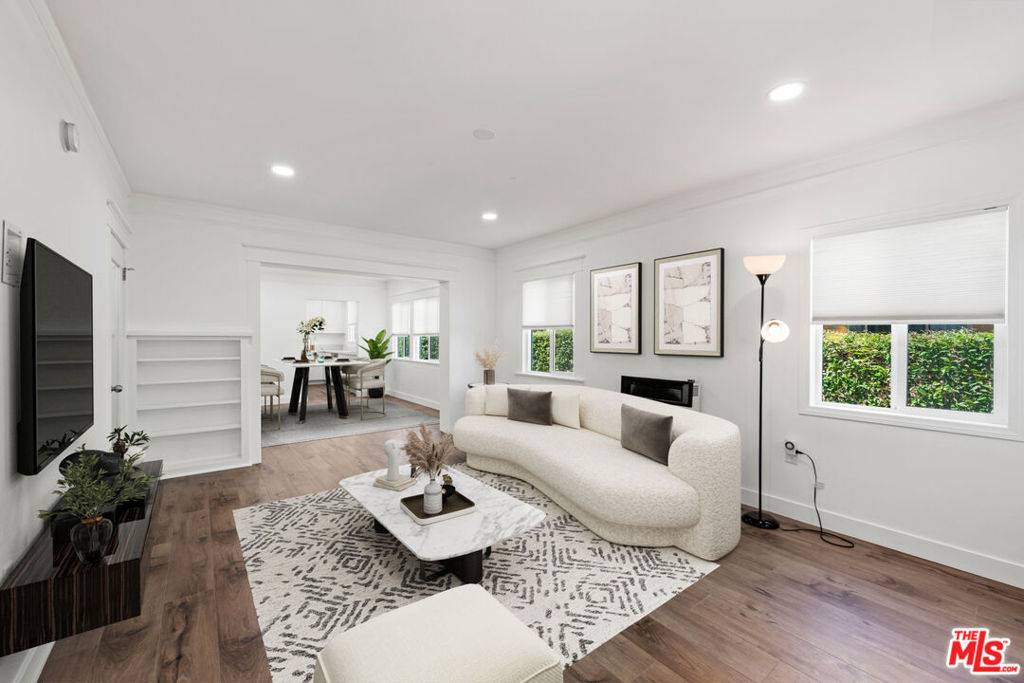 Los Angeles, CA 90019,1215 5th AVE