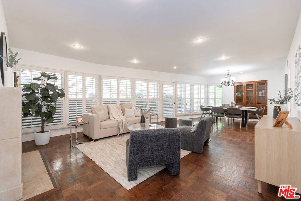 Beverly Hills, CA 90210,2559 HUTTON DR