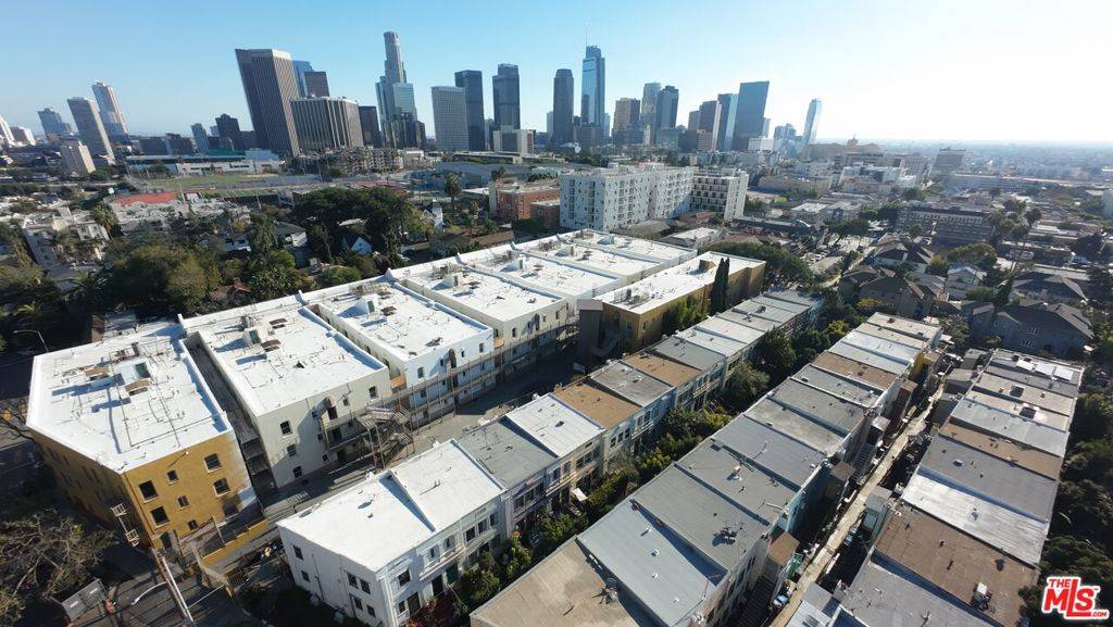 Los Angeles, CA 90026,208 Columbia PL