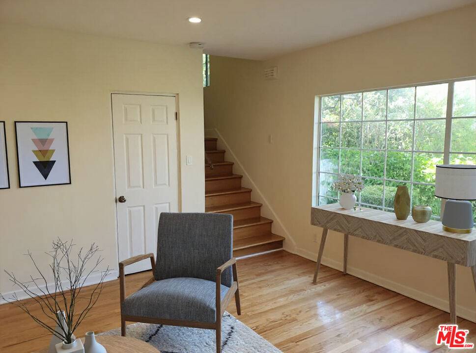 Los Angeles, CA 90019,1037 S Longwood AVE