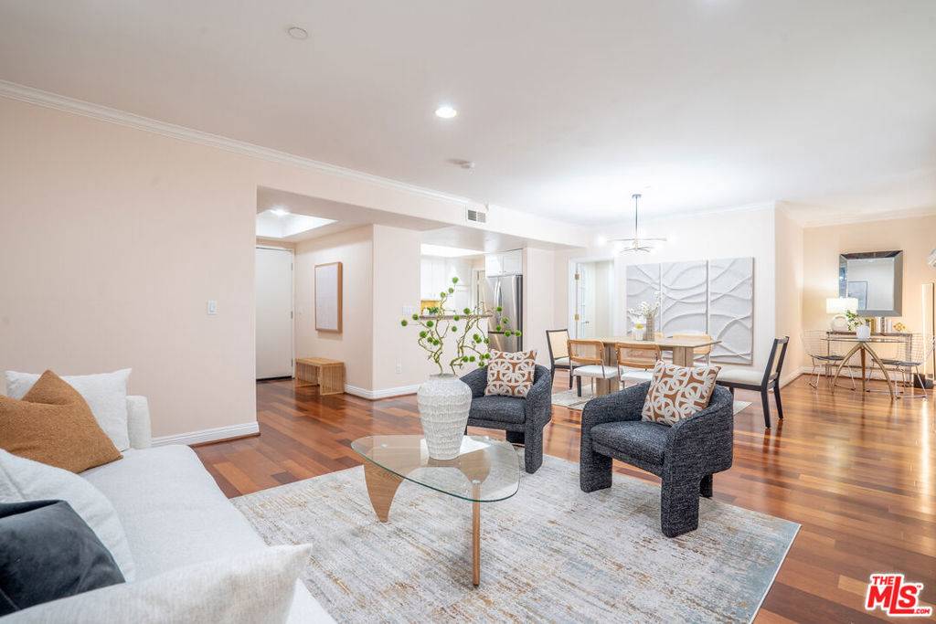 Los Angeles, CA 90005,616 S Wilton PL #103