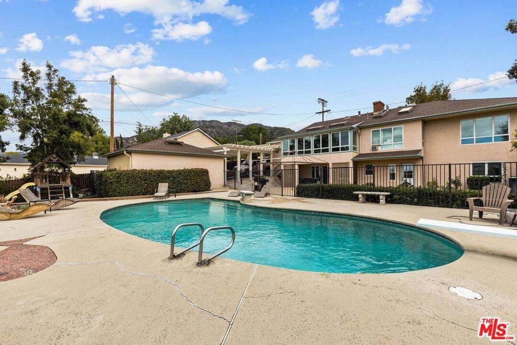 Tujunga, CA 91042,10405 Pinyon AVE