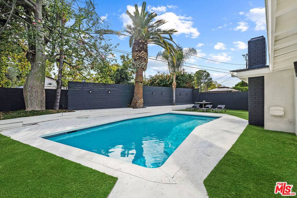 Winnetka, CA 91306,20308 Mobile ST