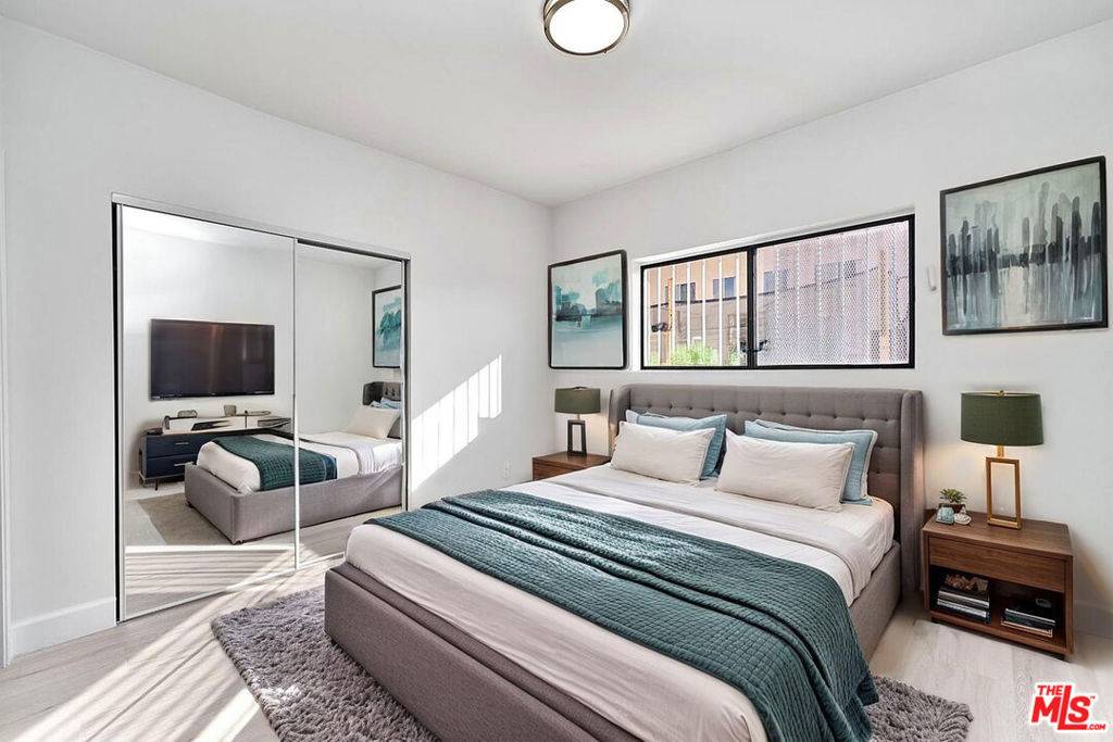 Los Angeles, CA 90004,536 N Oxford AVE #536