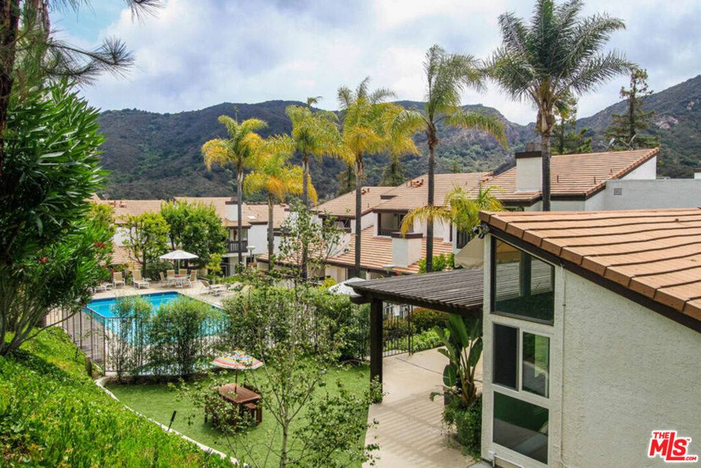 Pacific Palisades, CA 90272,17213 Palisades CIR