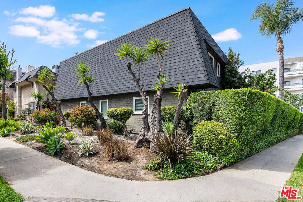 Sherman Oaks, CA 91403,4443 Saugus AVE #3