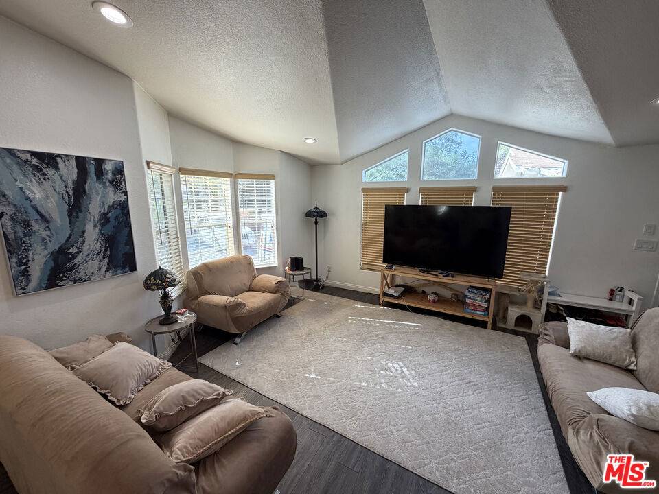 Woodland Hills, CA 91364,4201 Topanga Canyon BLVD #28