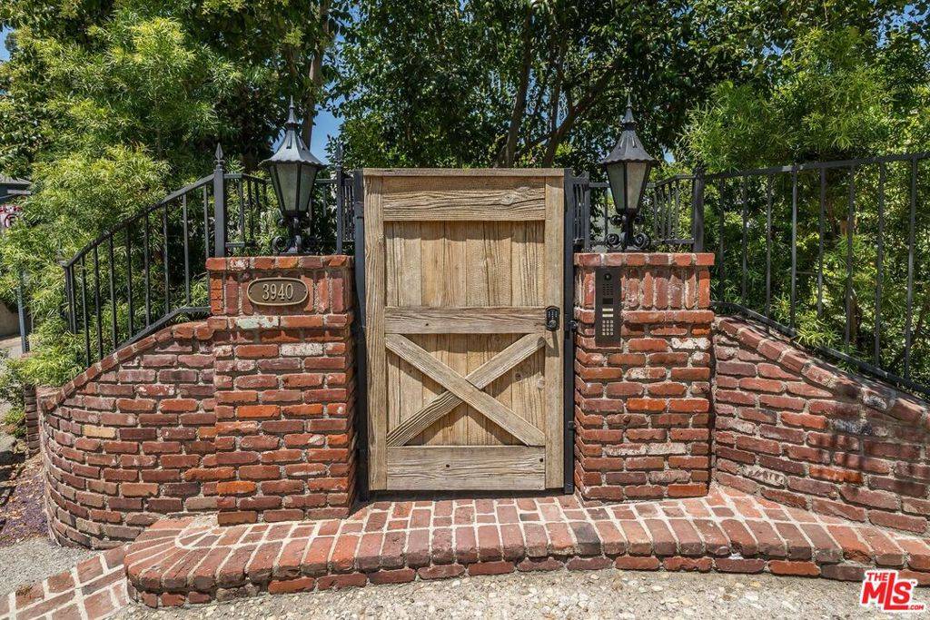 Sherman Oaks, CA 91423,3940 Davana RD